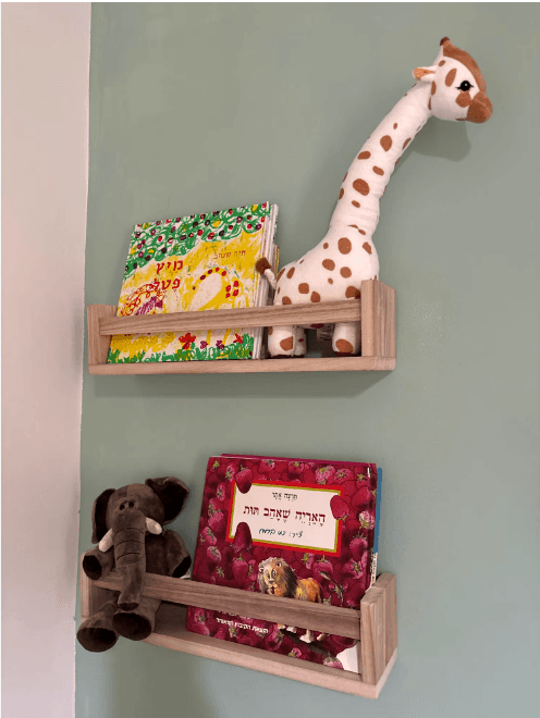 "זוג מדפי ספרים מעץ: הפתרון המושלם לארגון וסגנון הבית שלך" - מיה מתנות שילדים אוהבים
