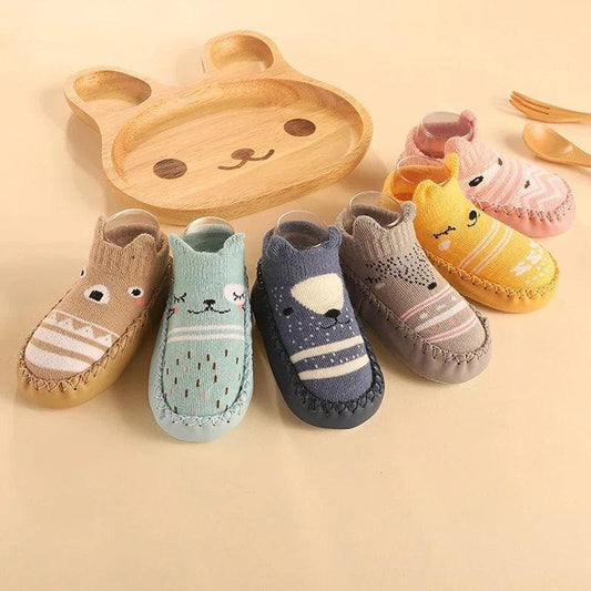 תמונה של נעלי גרב לילדים: פתרון מושלם לצעדים הראשונים הנוחים ביותר!