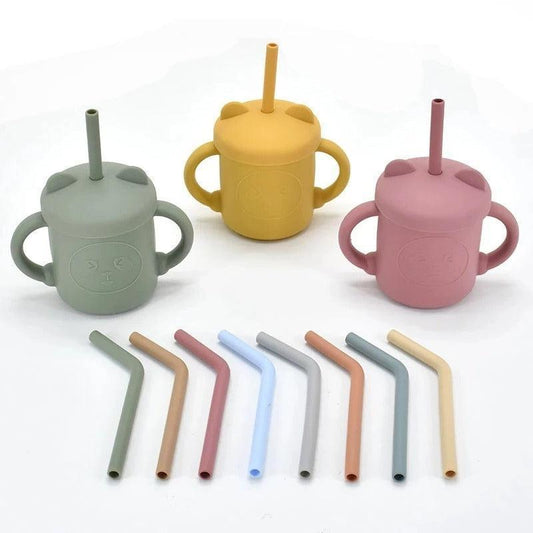 כוס אימון סיליקון עם 2 קשיות: הפתרון המושלם ללימוד שתייה עצמאית לילדים - מיה מתנות שילדים אוהבים