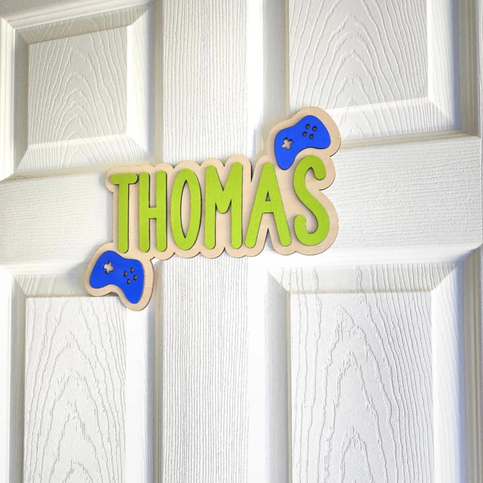 שלט עץ לחדר ילדים – עם שם בהתאמה אישית