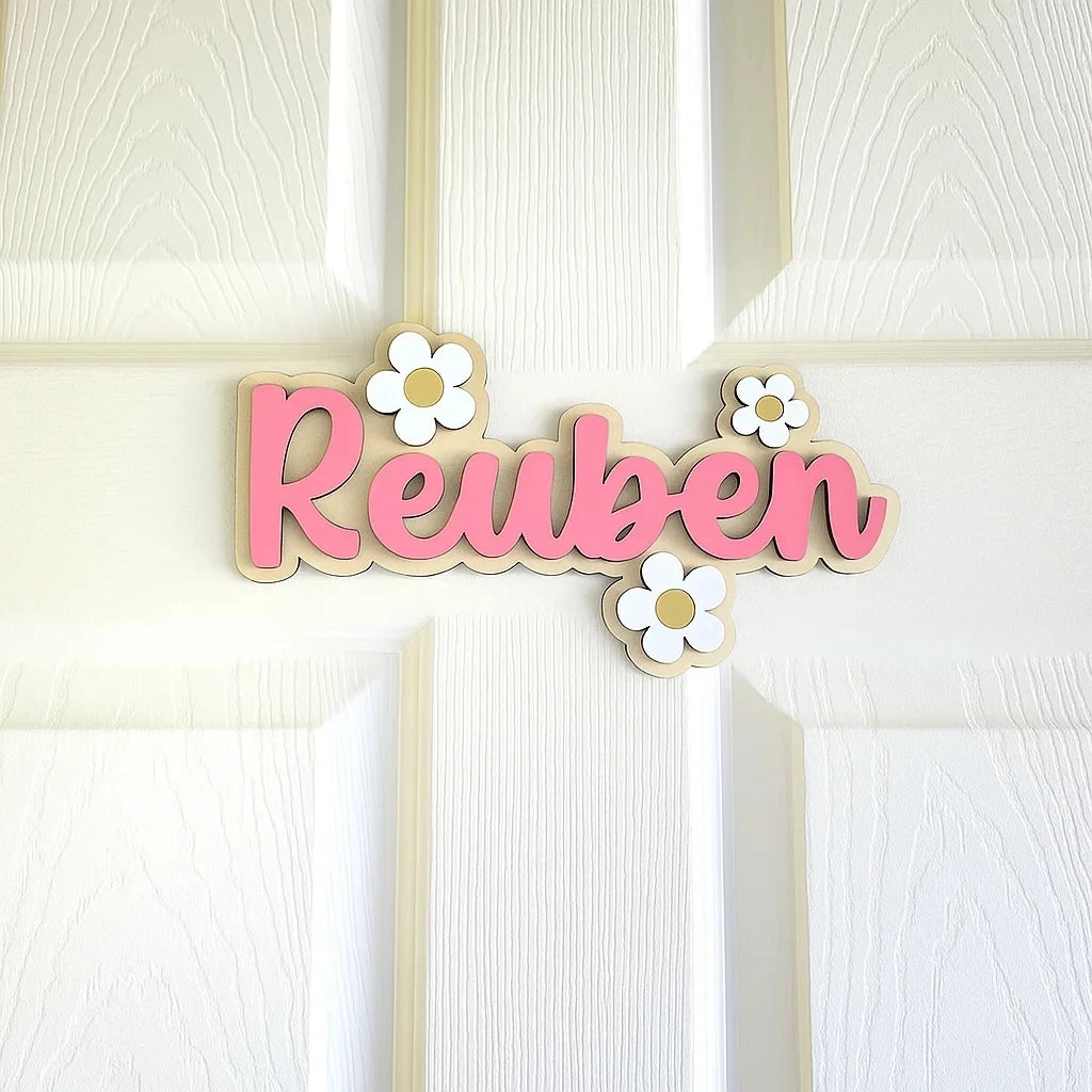 שלט עץ לחדר ילדים – עם שם בהתאמה אישית