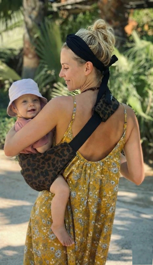 מנשא צד לתינוק - חיבוק חם ובטוח בכל שלב - מיה מתנות שילדים אוהבים