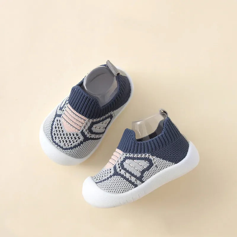 מארז זוגות של גרבי נעל AirStep במגוון צבעים לבנים ולבנות.