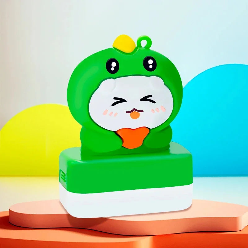 חותמת שם בהתאמה אישית לילדים – דיו שחור - מיה מתנות שילדים אוהבים